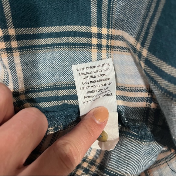 SO Juniors’ Button Front Flannel Top. Size XS. Green, Cream, White. 100% Cotton - Picture 9 of 10